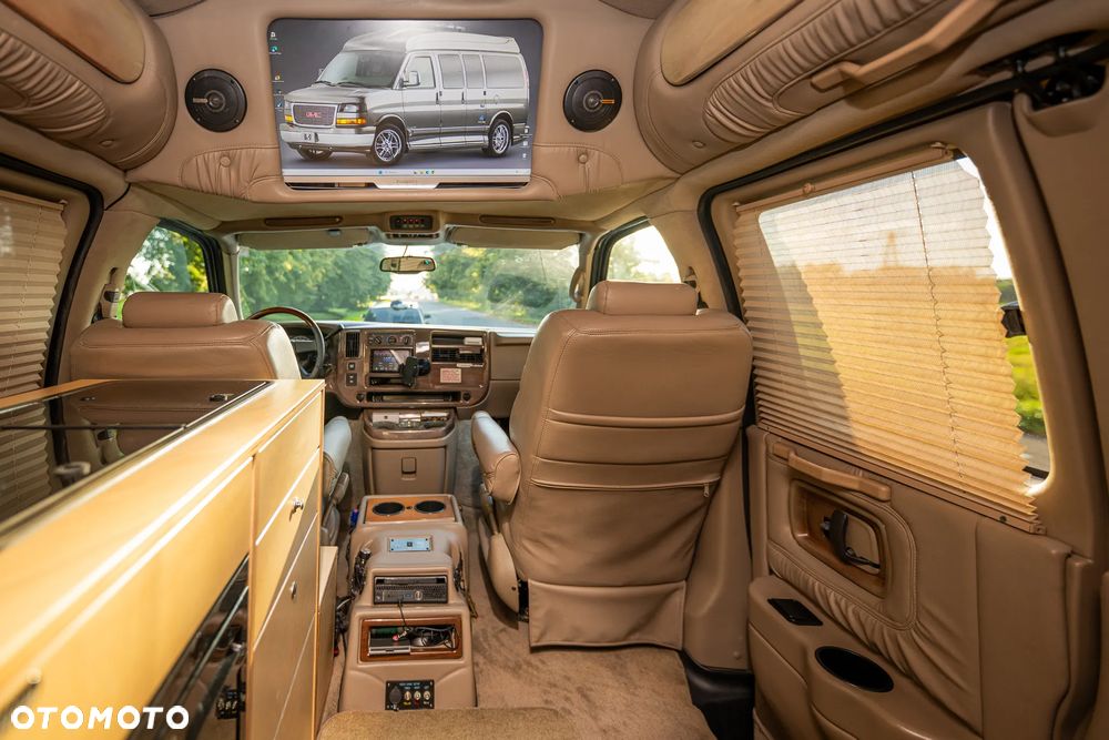 GMC Savana - 14