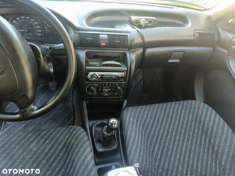 Opel Astra 1.4 16v GL - 19