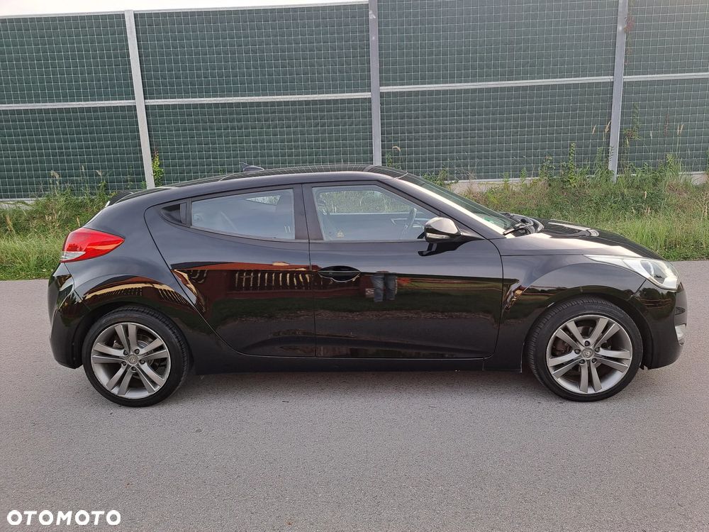 Hyundai Veloster - 4