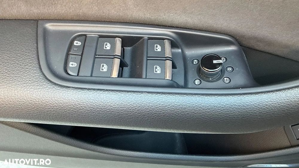Audi Q8 55 TFSI quattro Tiptronic MHEV - 25