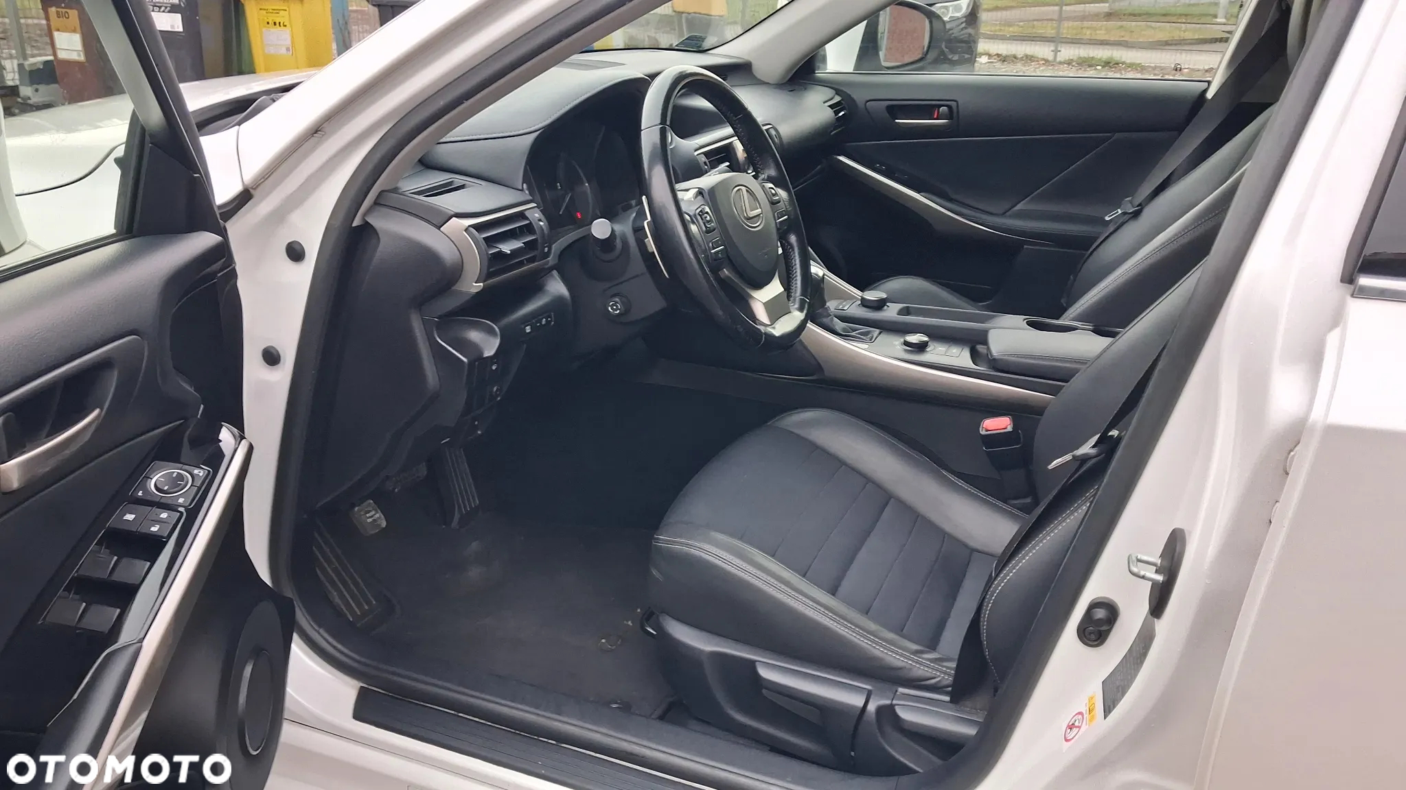 Lexus IS 200t Elegance - 9