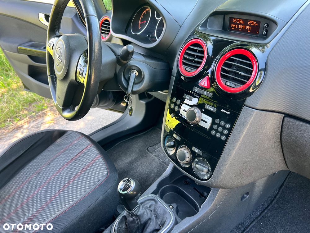 Opel Corsa 1.4 16V Cosmo - 14