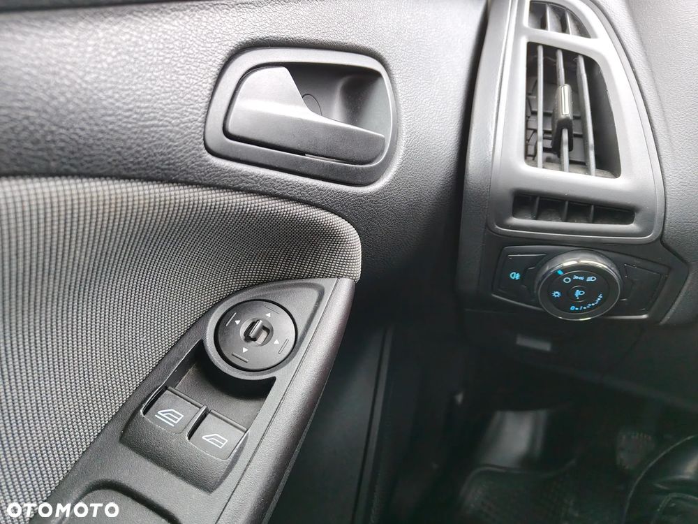 Ford Focus 1.6 Ambiente - 16