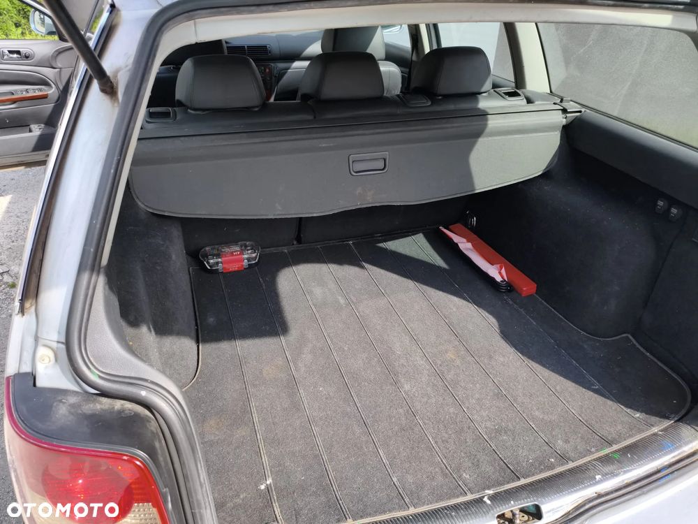 Volkswagen Passat 1.9 TDI Exclusive - 4