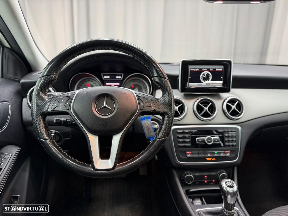 Mercedes-Benz GLA 200 Urban - 14