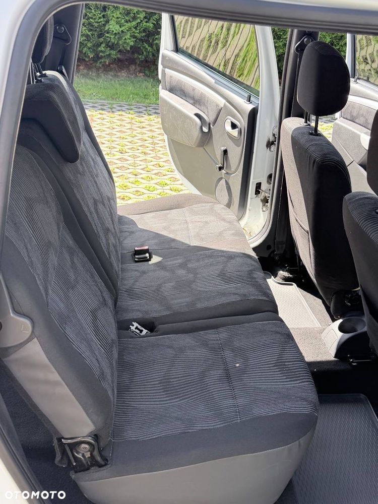 Dacia Logan 1.5 dCi Laureate BL2 - 14