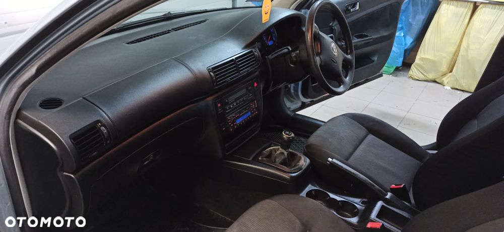 Volkswagen Passat 1.9 TDI Comfortline - 21