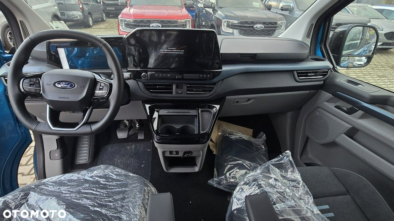 Ford Tourneo Custom - 2