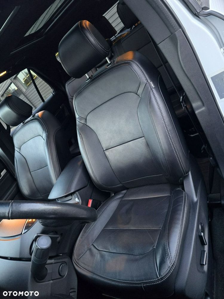 Ford Explorer - 29