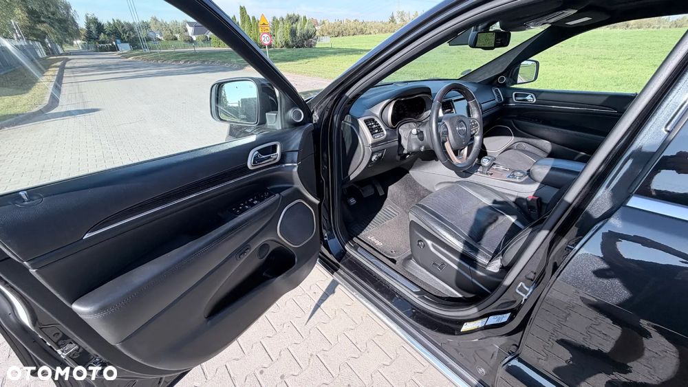 Jeep Grand Cherokee - 17