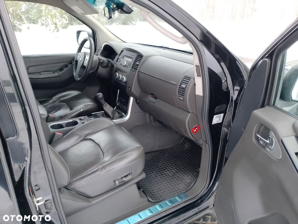 Nissan Pathfinder 2.5 D LE - 7