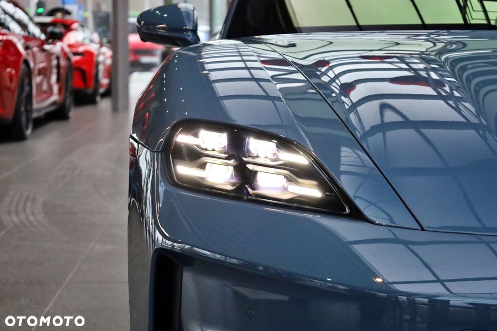 Porsche Taycan - 9