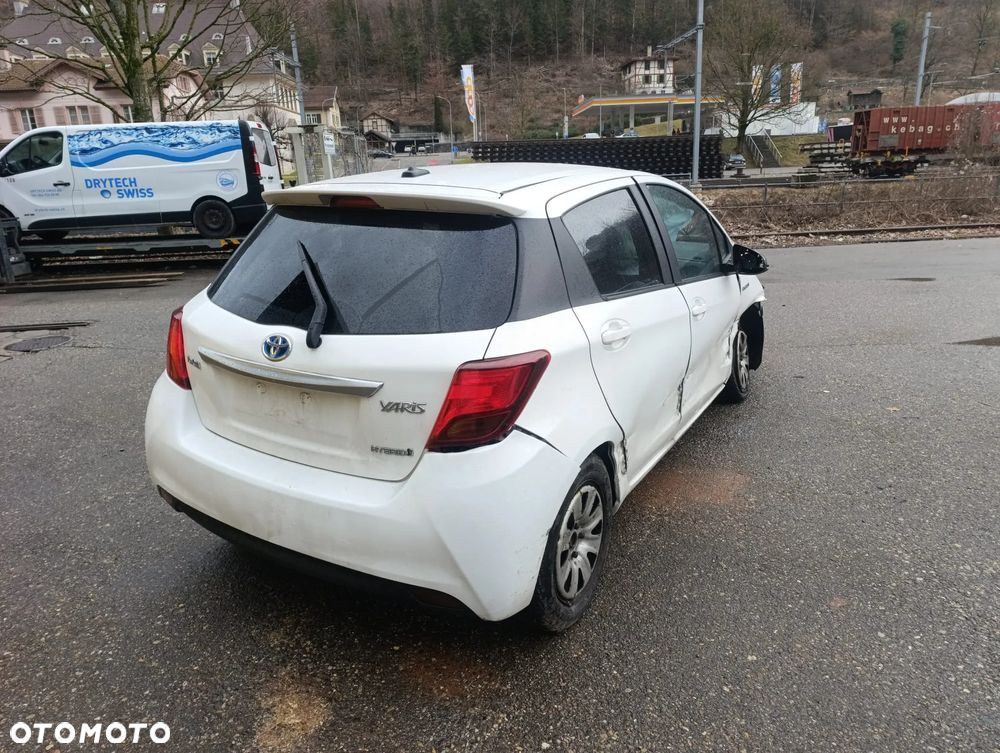 Toyota Yaris Hybrid 100 Life - 3