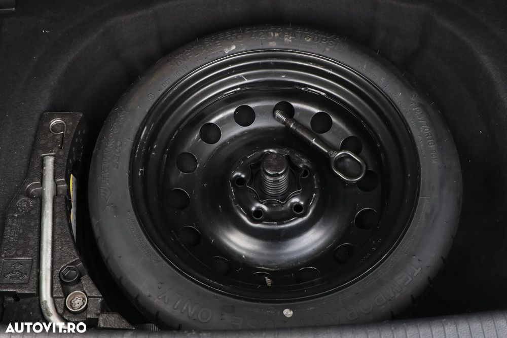 Volkswagen Golf 1.6 TDI DPF BlueMotion Technology Highline - 29