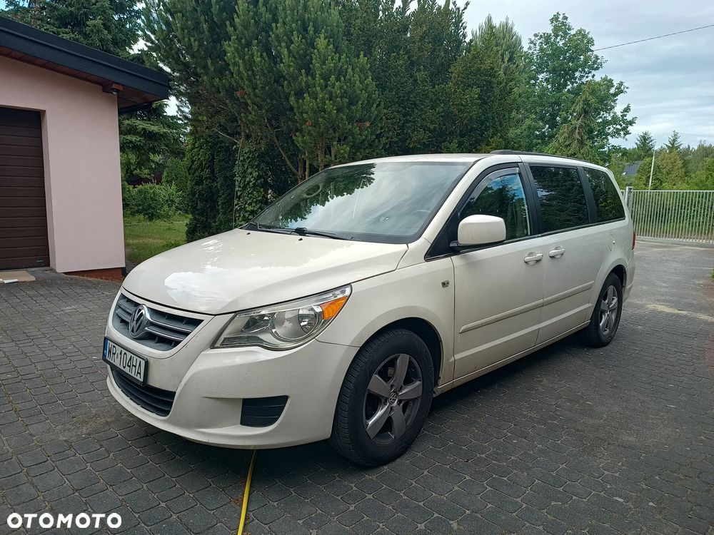 Volkswagen Routan - 1