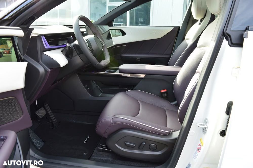Mazda CX-6e - 11