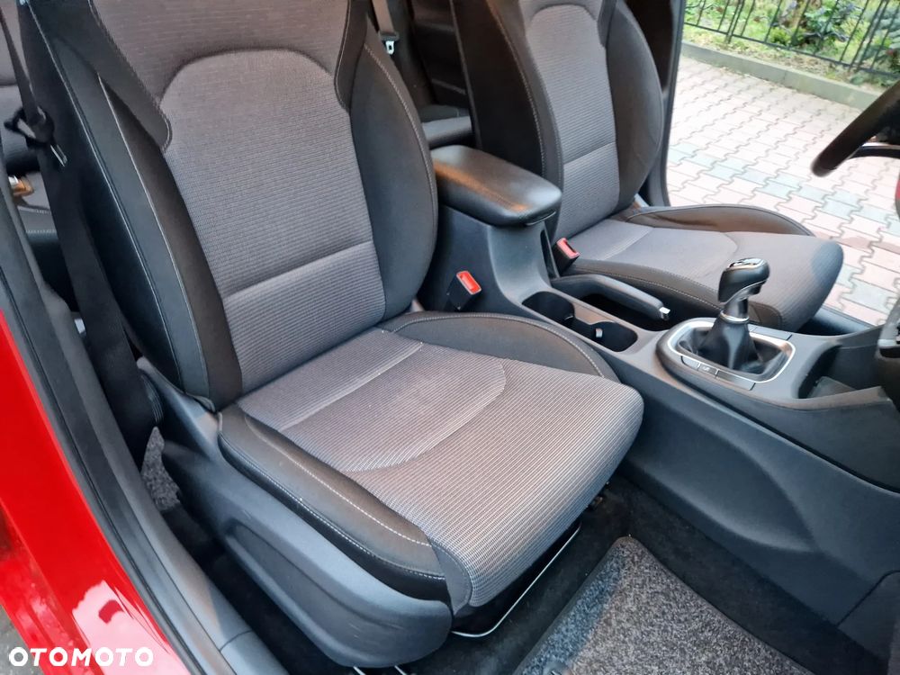 Hyundai i30 1.5 DPI Classic + - 23