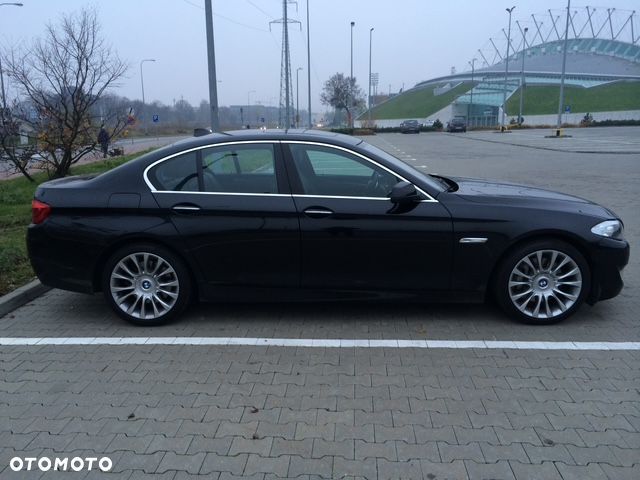 BMW Seria 5 530d xDrive - 13