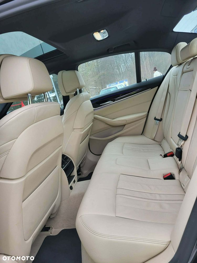 BMW Seria 5 530e iPerformance xDrive - 28