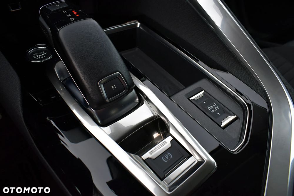 Peugeot 3008 1.2 PureTech GPF Active S&S EAT8 - 18