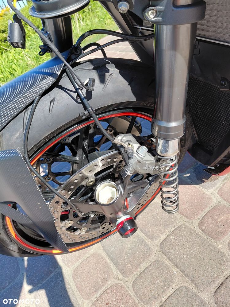 Ducati Streetfighter V2 - 10