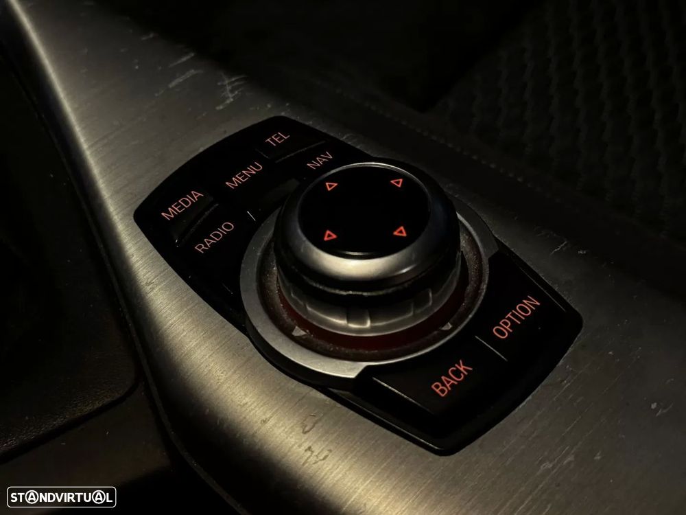 BMW 118 d Pack M - 30