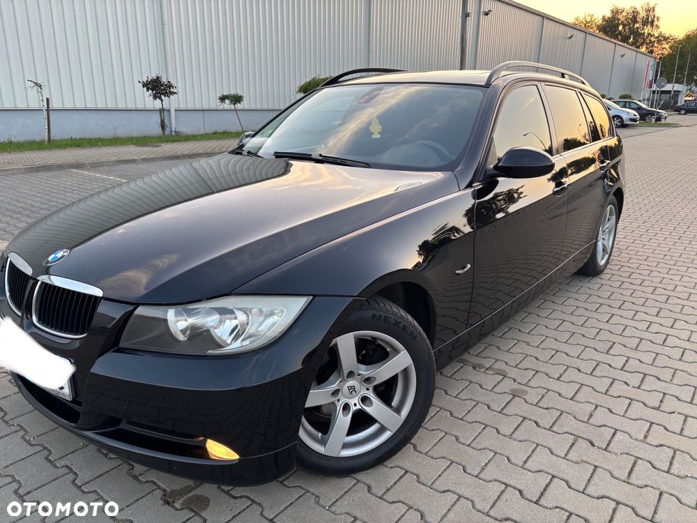 BMW Seria 3 318i Touring - 1