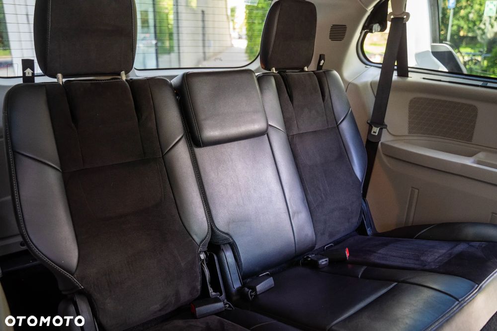 Chrysler Town & Country 3.6 Limited - 14