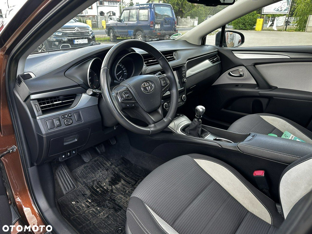 Toyota Avensis 2.0 D-4D Premium - 25