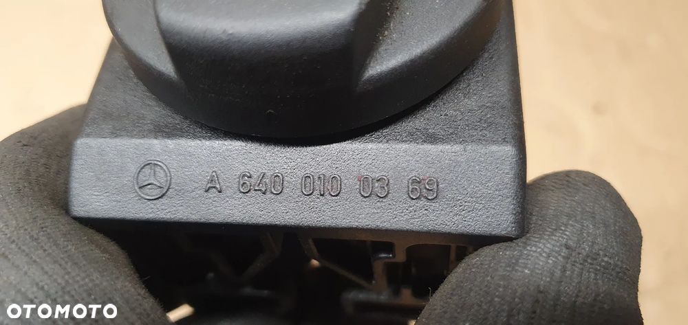 Wlew oleju korek Mercedes W169 2.0 CDI A6400100369 - 5