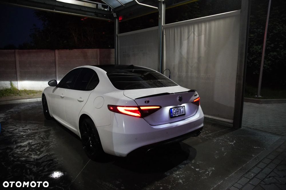 Alfa Romeo Giulia 2.0 Turbo 16V AT8-Q4 Ti - 32