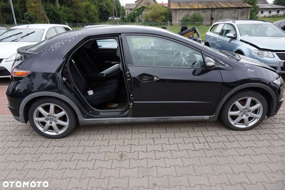 HONDA CIVIC VIII 5D HB 2007 B92P 1.8 16V R18A2 140KM CZARNY na części - 6