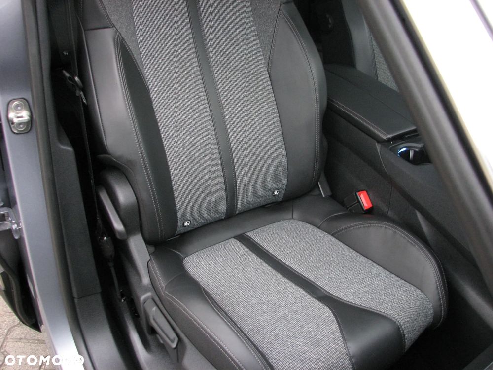 Peugeot 3008 BlueHDi 130 Stop & Start EAT8 Allure - 29