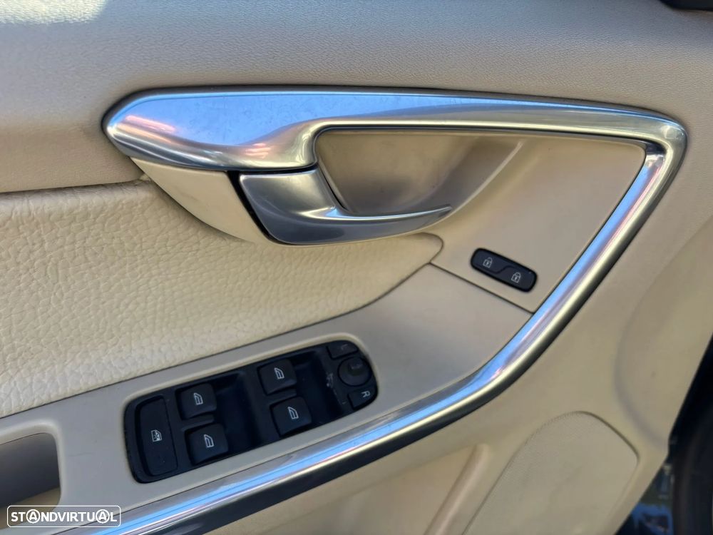 Volvo XC 60 2.0 D3 R-Design Geartronic - 17