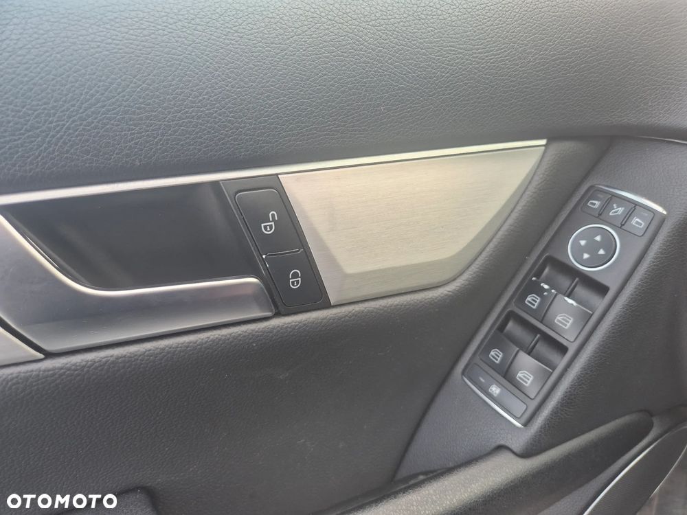 Mercedes-Benz Klasa C 180 BlueEFFICIENCY Avantgarde - 12