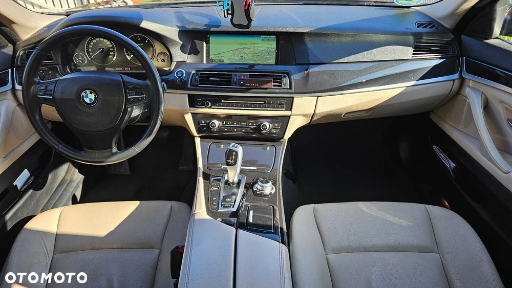 BMW Seria 5 525d xDrive - 5