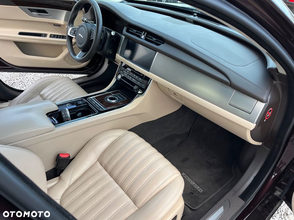 Jaguar XF 2.0 T AWD Portfolio - 27