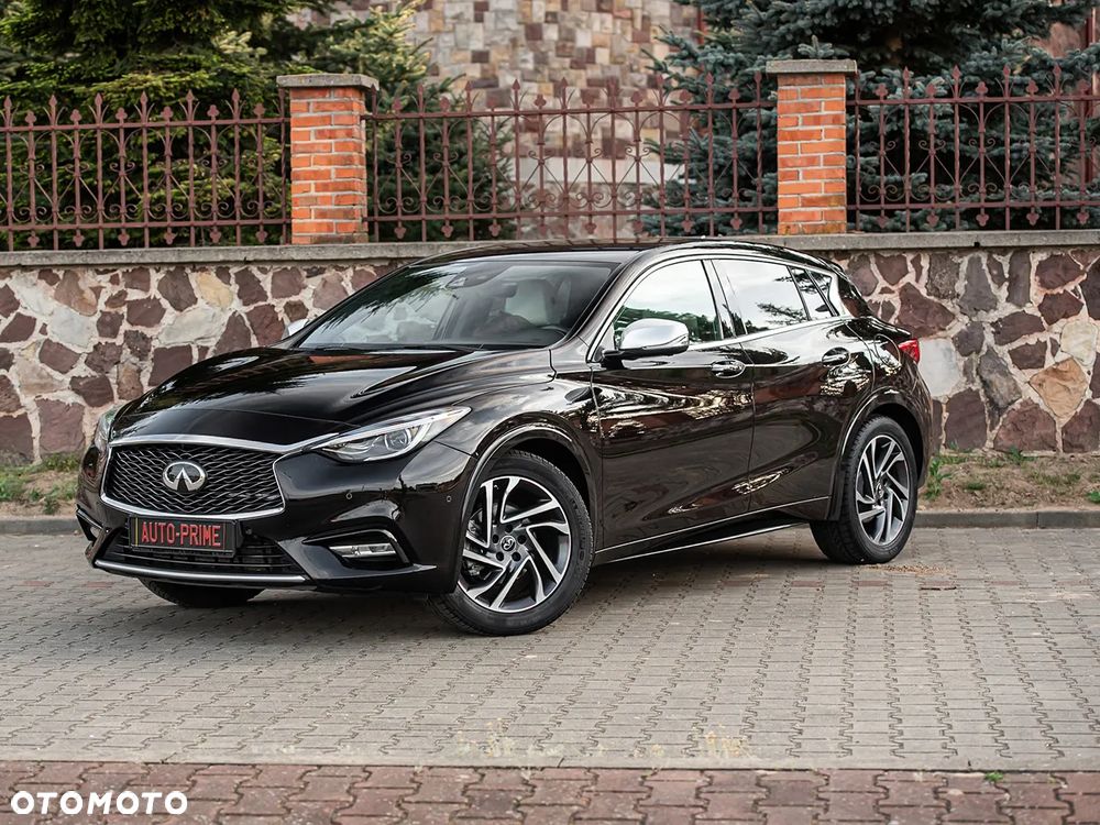 Infiniti Q30 - 14