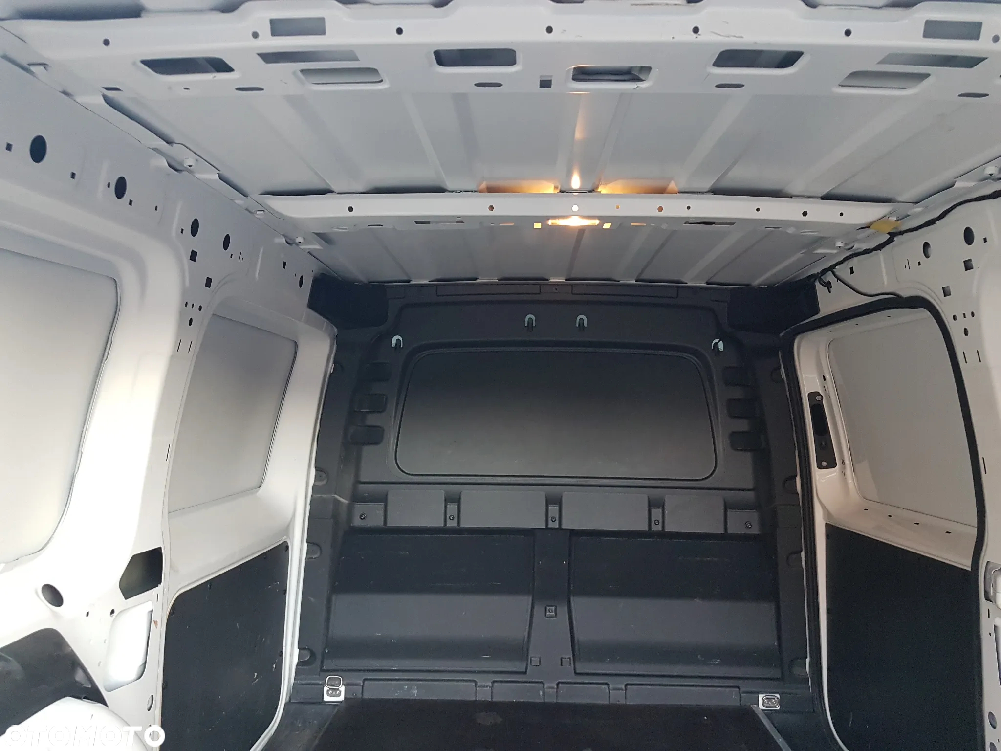 Volkswagen Caddy - 15
