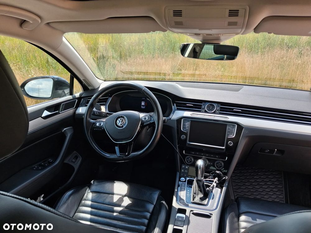 Volkswagen Passat - 8