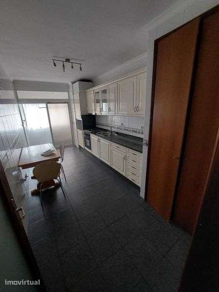 Arrendo T2 Mobilado centro Paredes - Grande imagem: 4/8