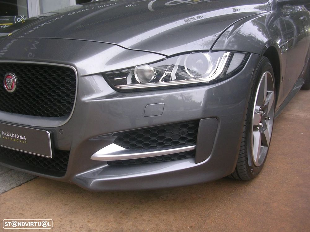 Jaguar XE 2.0 D R-Sport - 11