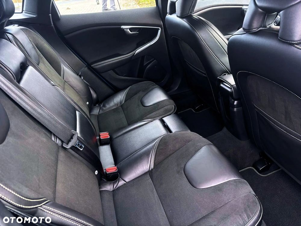 Volvo V40 D2 Drive-E SCR R-Design Momentum - 13