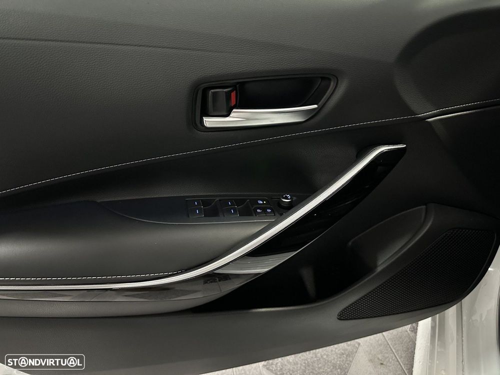 Toyota Corolla 1.8 Hybrid Exclusive - 23