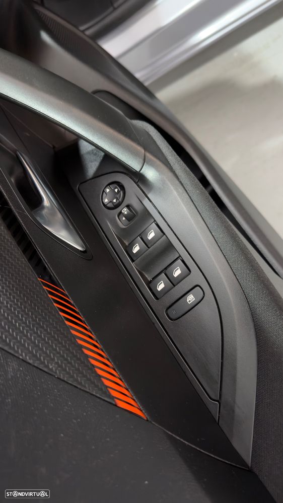 Peugeot 2008 1.2 PureTech Active Pack - 16