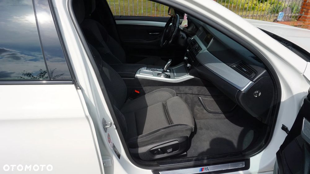 BMW Seria 5 525d xDrive Touring - 27