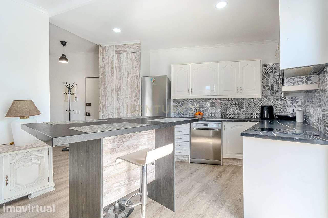 Apartamento T2 remodelado na zona Ribeirinha de Portimão - Grande imagem: 2/29