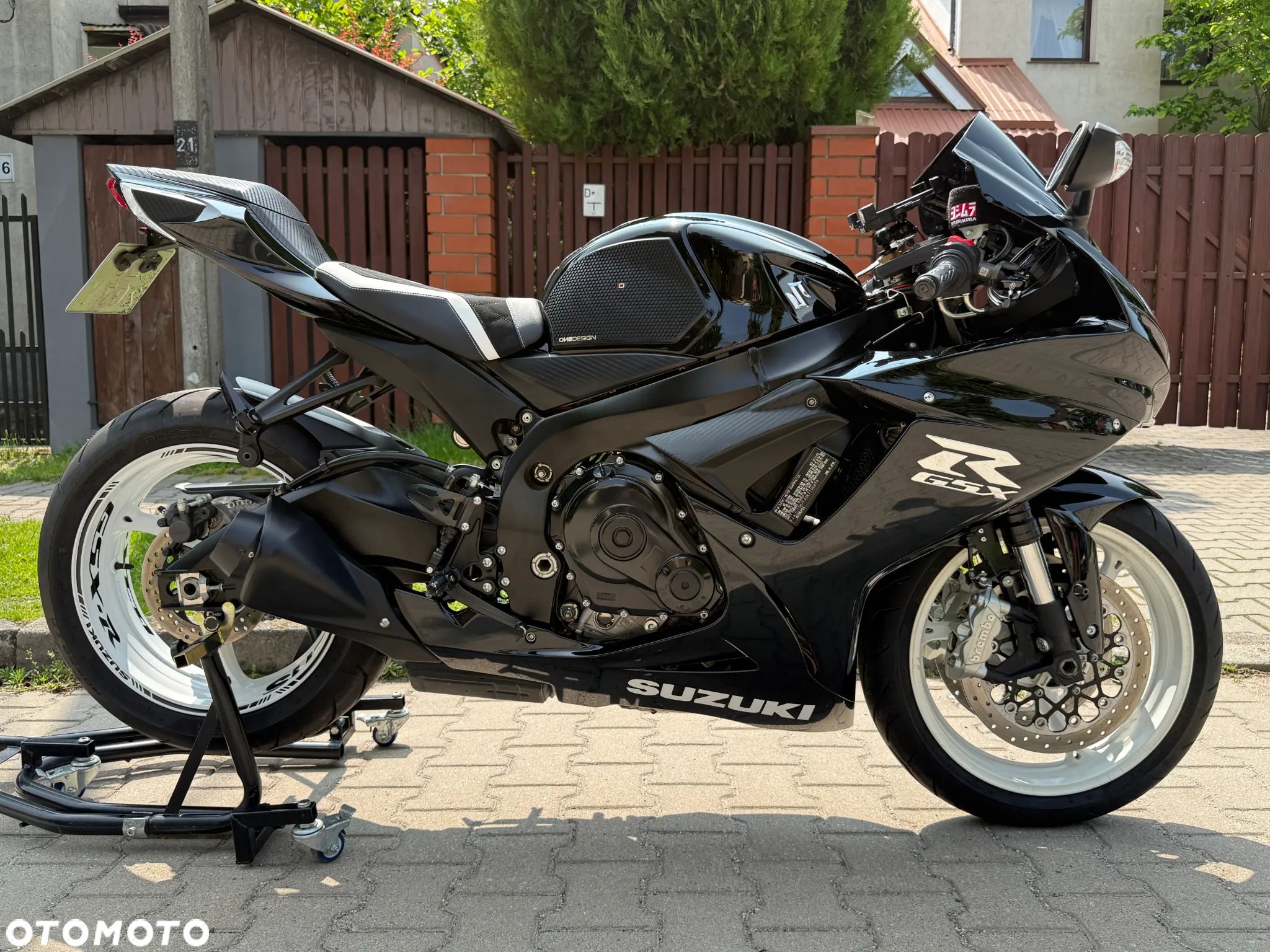 Suzuki GSX-R - 1