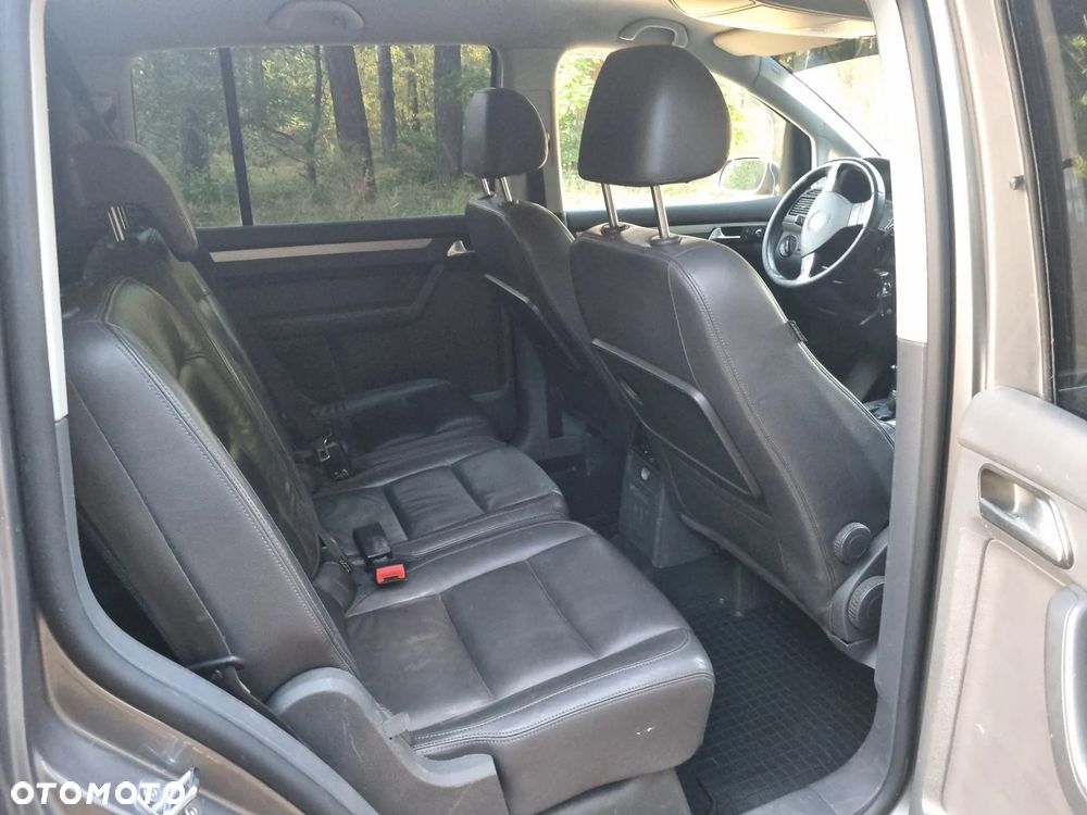 Volkswagen Touran 2.0 TDI DPF Highline DSG - 17