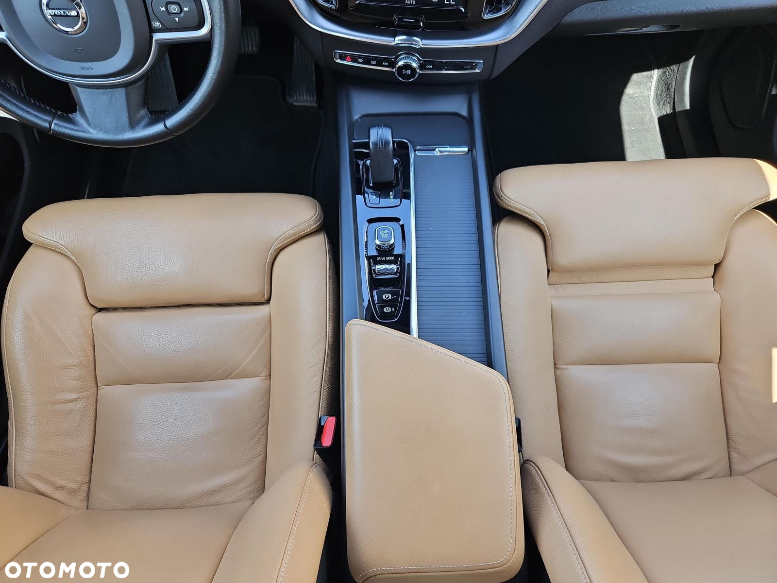 Volvo XC 60 B4 D AWD Momentum Pro - 22